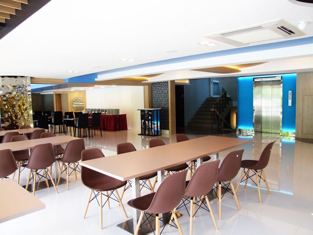 Grand Tower Inn Sathorn Hotel Bangkok Zewnętrze zdjęcie
