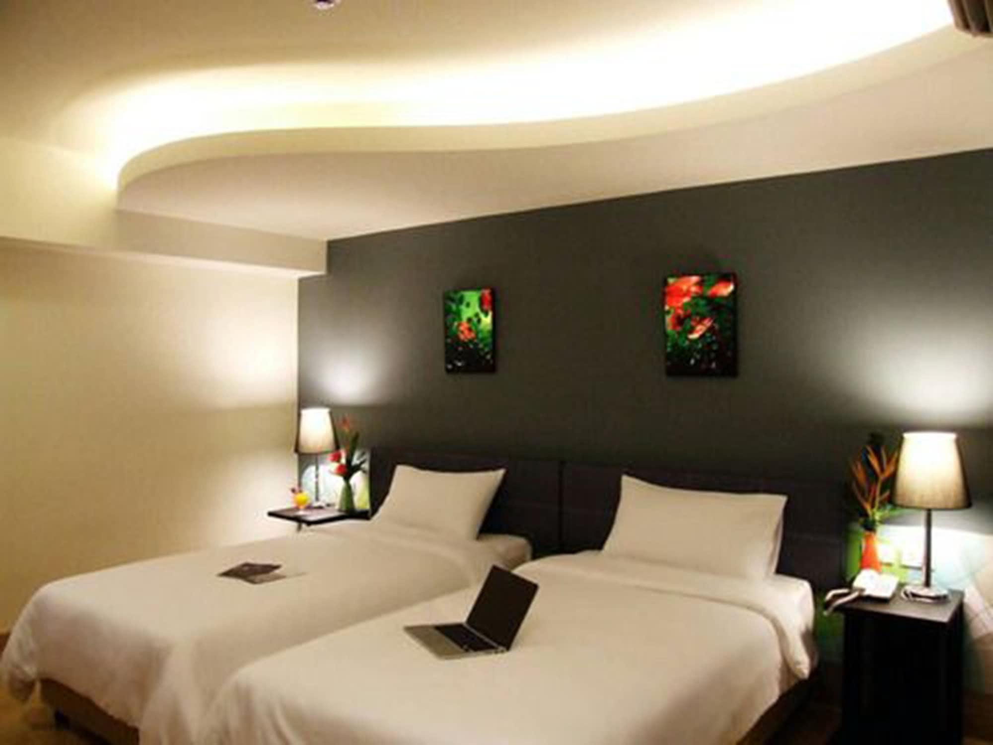 Grand Tower Inn Sathorn Hotel Bangkok Zewnętrze zdjęcie