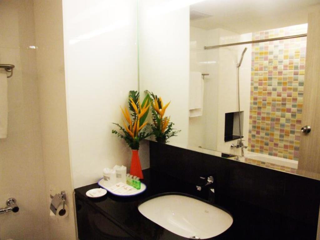 Grand Tower Inn Sathorn Hotel Bangkok Zewnętrze zdjęcie