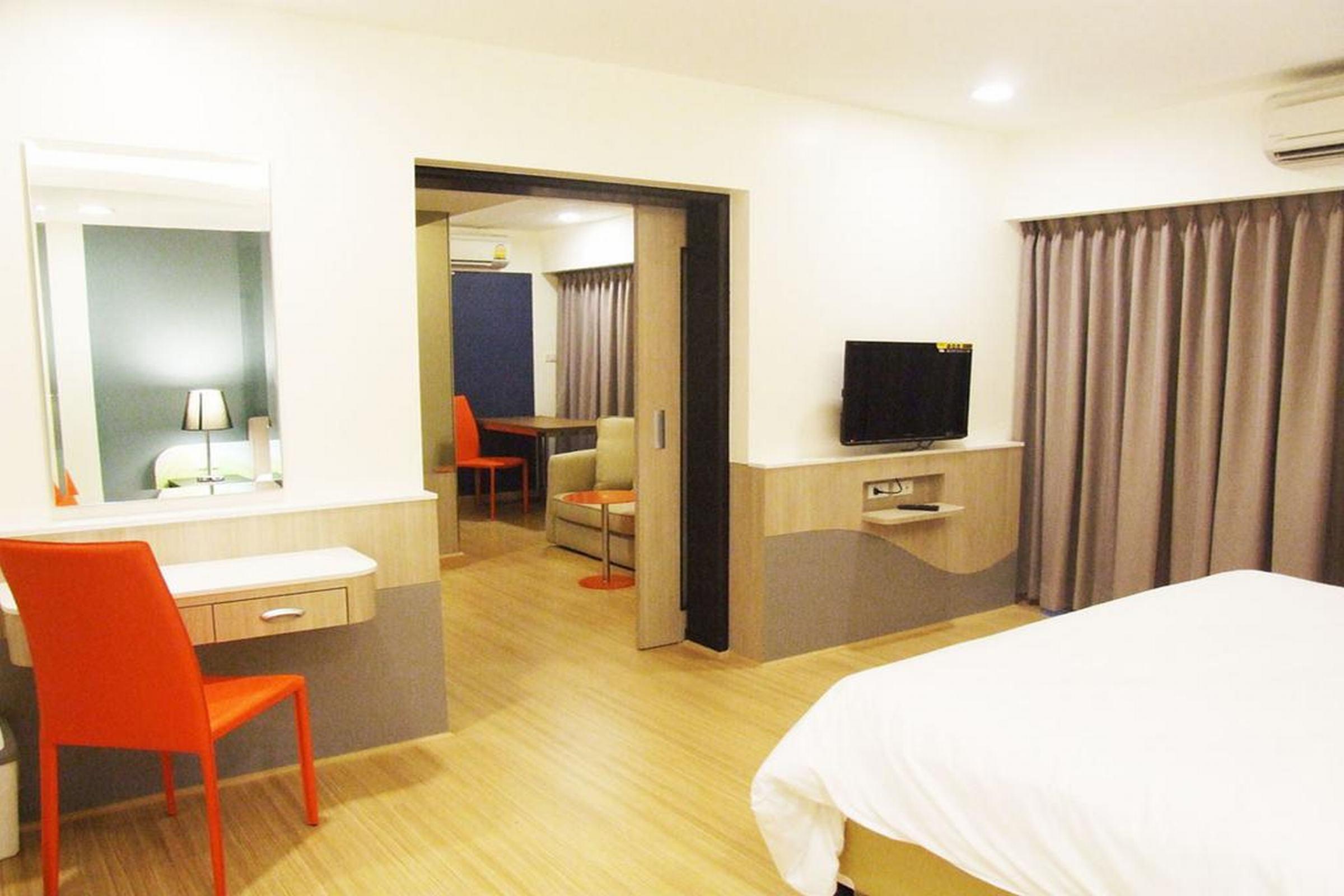 Grand Tower Inn Sathorn Hotel Bangkok Zewnętrze zdjęcie