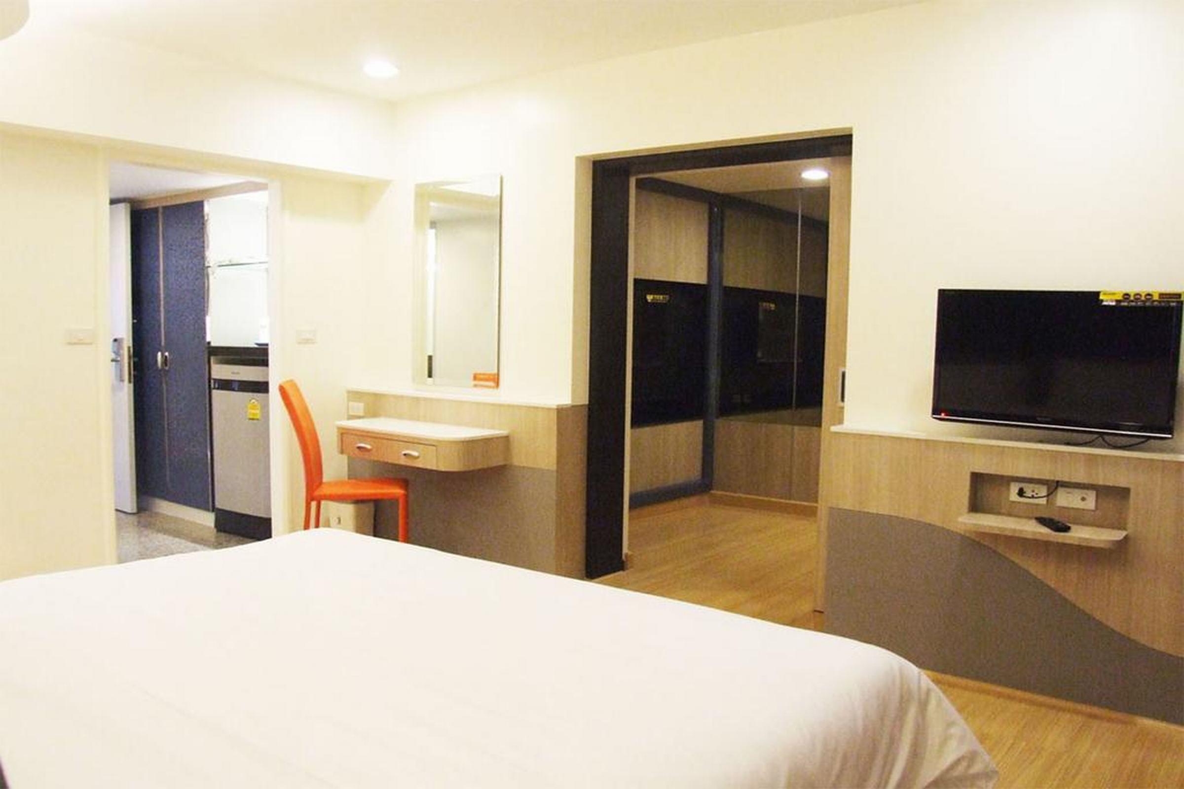 Grand Tower Inn Sathorn Hotel Bangkok Zewnętrze zdjęcie