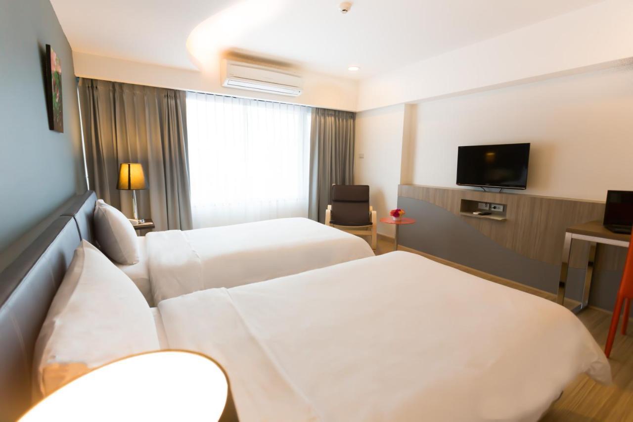 Grand Tower Inn Sathorn Hotel Bangkok Zewnętrze zdjęcie