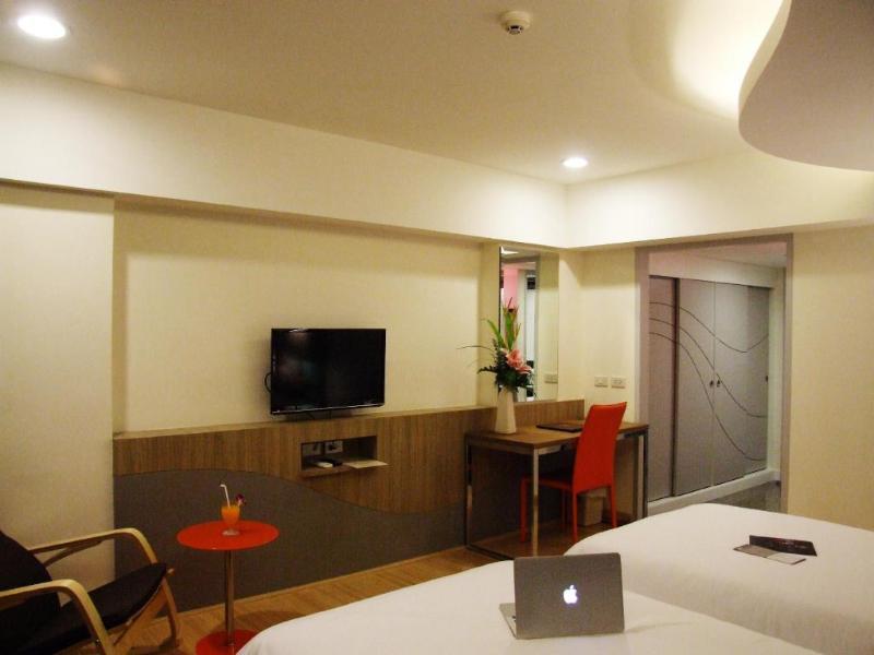 Grand Tower Inn Sathorn Hotel Bangkok Zewnętrze zdjęcie